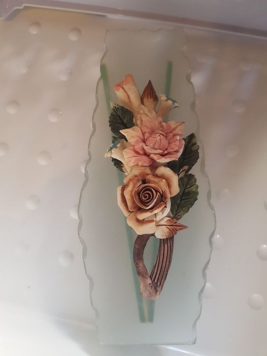 Jarra em vidro com motivos florais