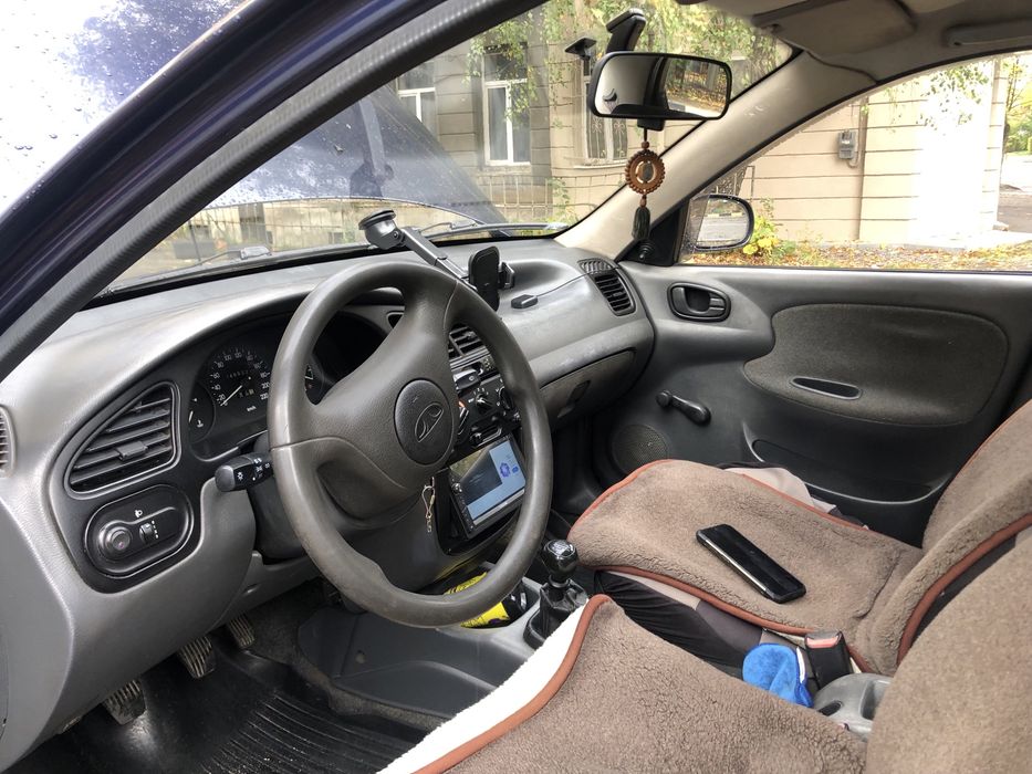 Автомобіль Daewoo lanos