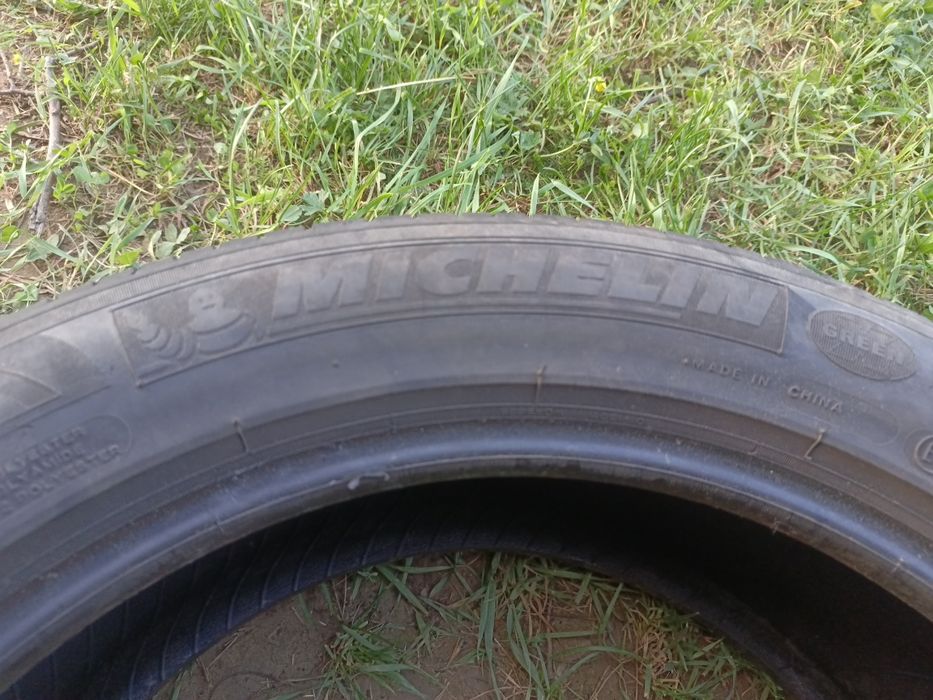 235.50.18 Michelin 2 шт