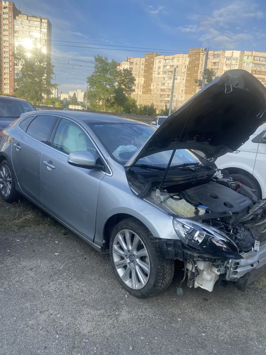 Volvo v40, після ДТП