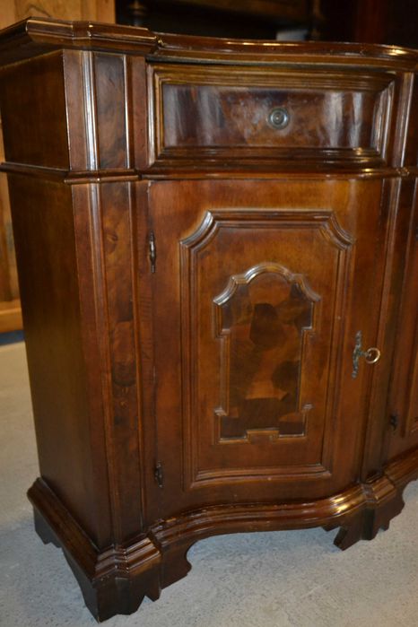 komoda włoska .orzech .238 cm.