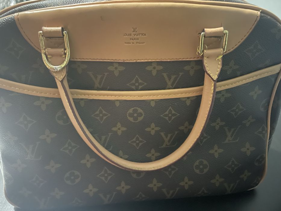 Mala LOUIS VUITTON cmo nova. Usada pouquissimas vezes. Otino estado