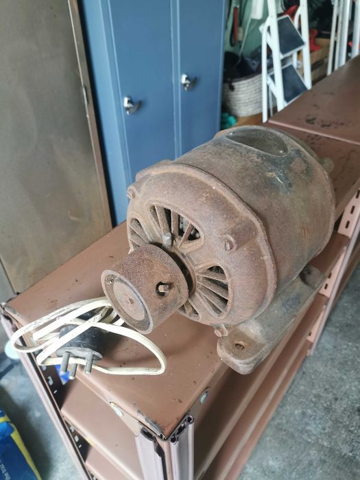 Motor Trifásico HOWELLS com polia