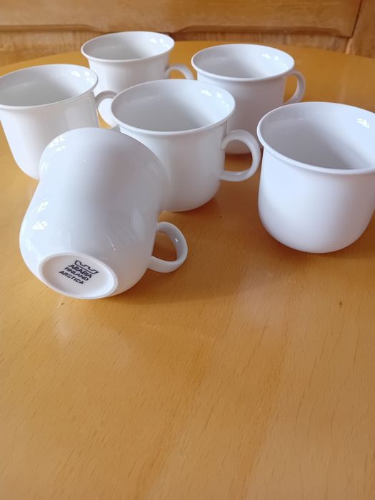 Porcelanowe filiżanki ARABIA FINLAND Arctica z 1979 r.