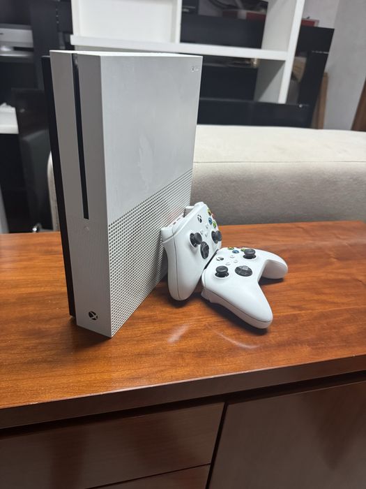 XBOX ONE S Console with Two Controllers64739077650947121