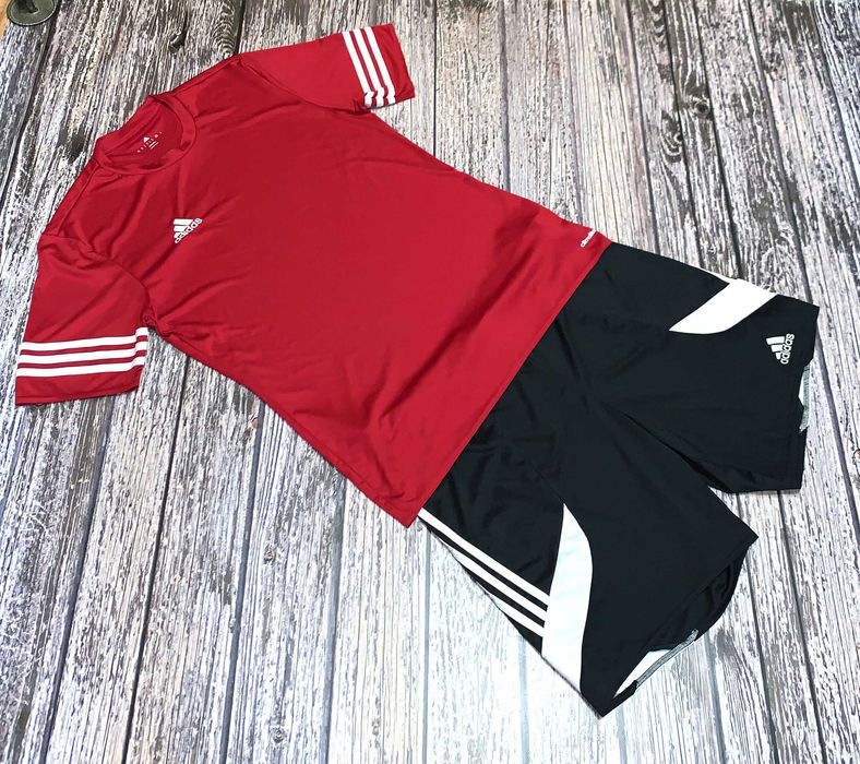Футбольная форма Adidas для мужчины, размер М