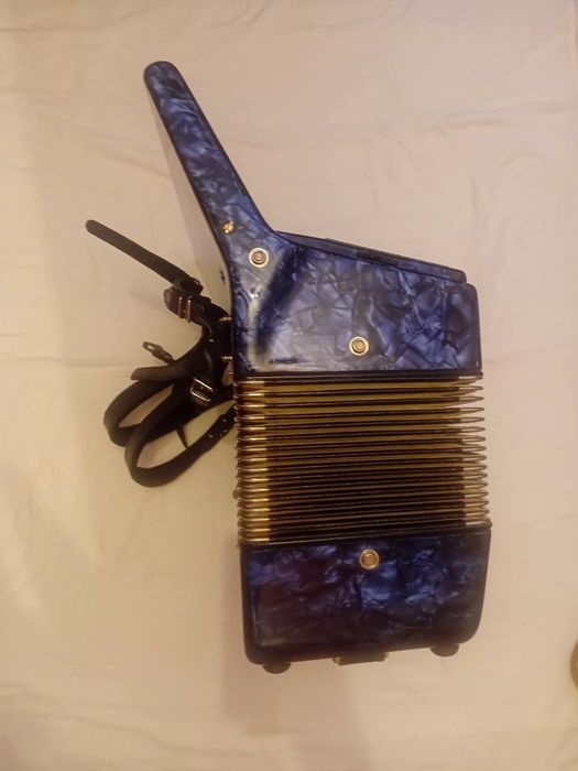 Акордеон Weltmeister Stella 4/4