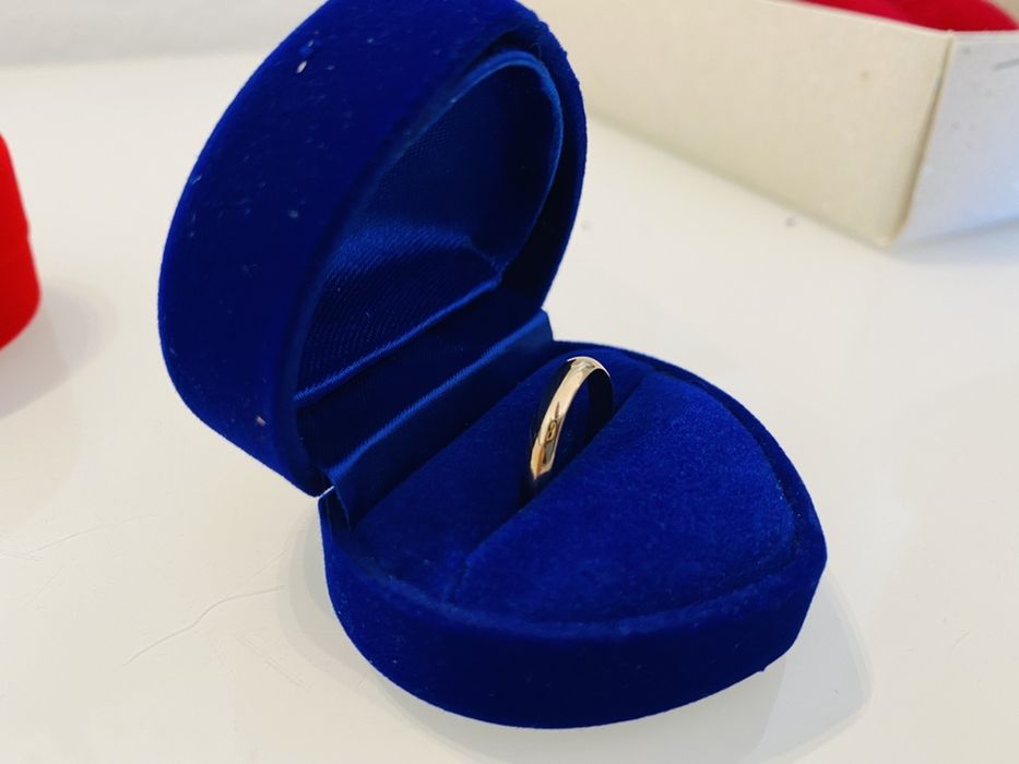 Caixa para anel em formato coração - veludo