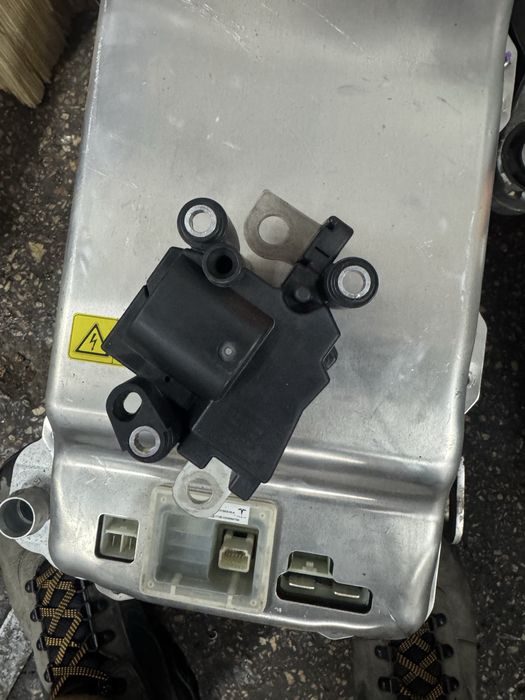 Контактор tesla model 3 1089334-00-j