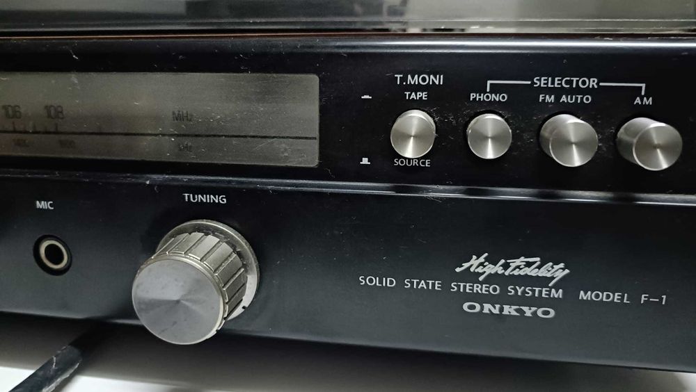 Aparelhagem de som ONKYO F1 gira-discos e rádio