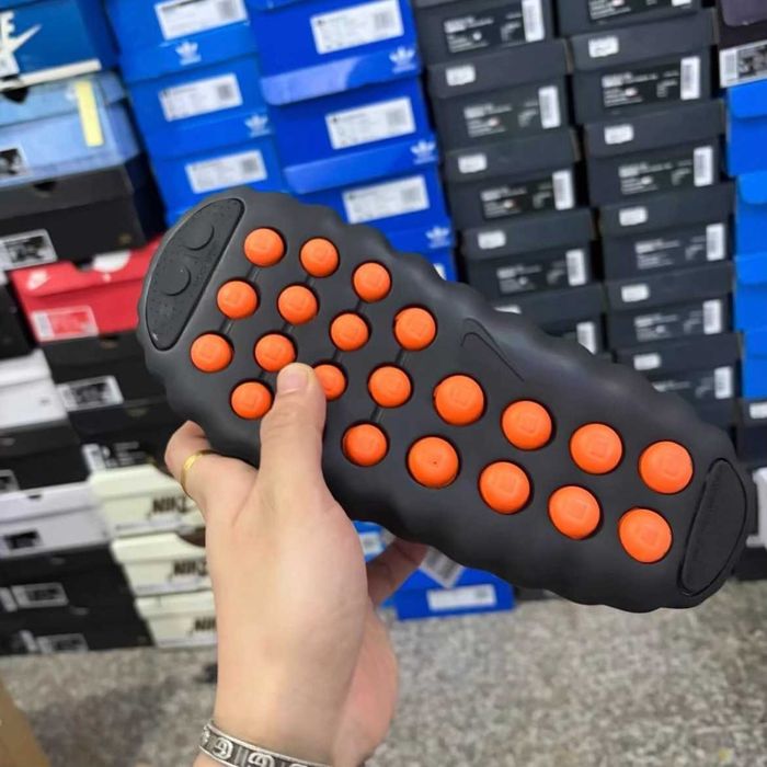 Czarne kapcie Nike Mind 001 R.39
