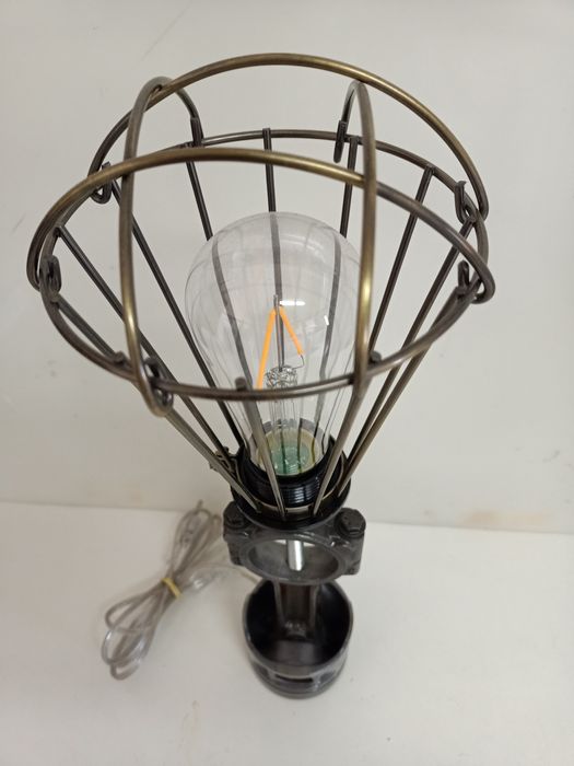 Candeeiro de Mesa Piston e Biela