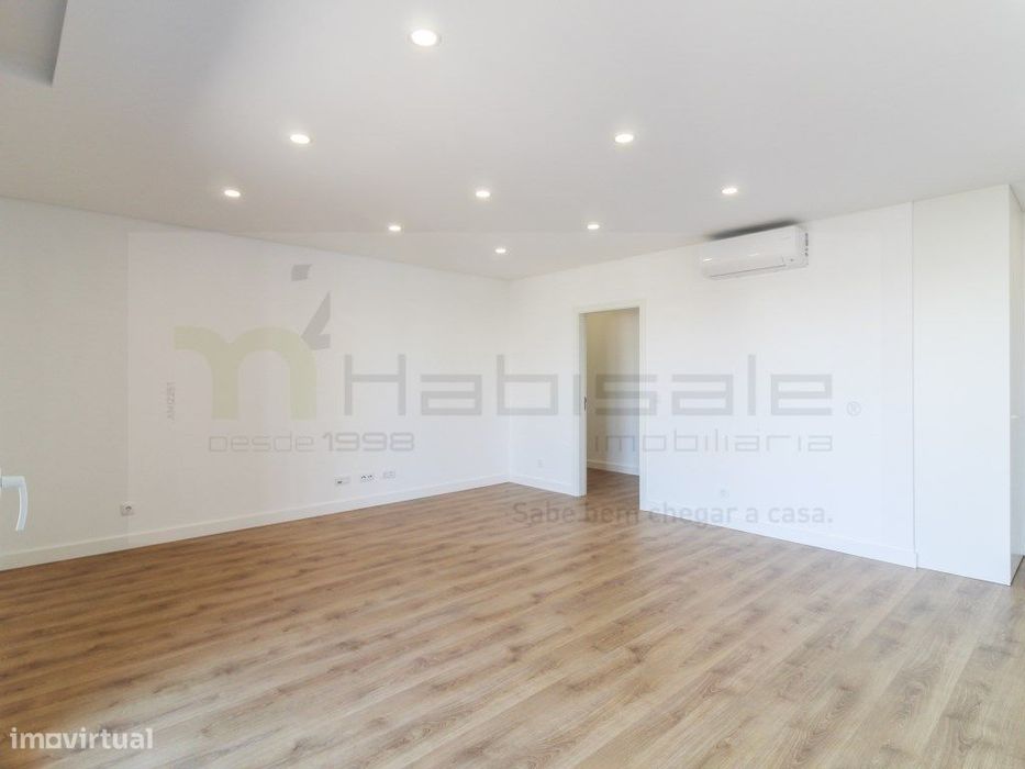 Apartamento T3 com varanda e barbecue | Paradela, Santo António dos...