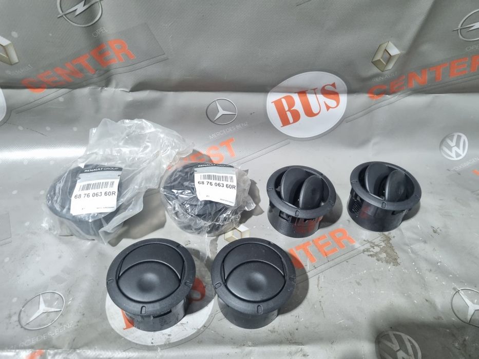 Дуйчик в торпеду направляйка воздуху Renault Master 3 Opel Movano
