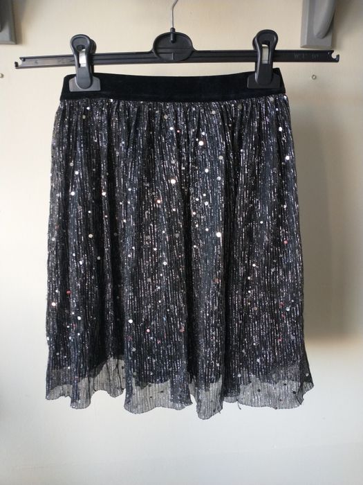 Piękna spódnica z błyszczącym tiulem w gumkę Sinsay na 134