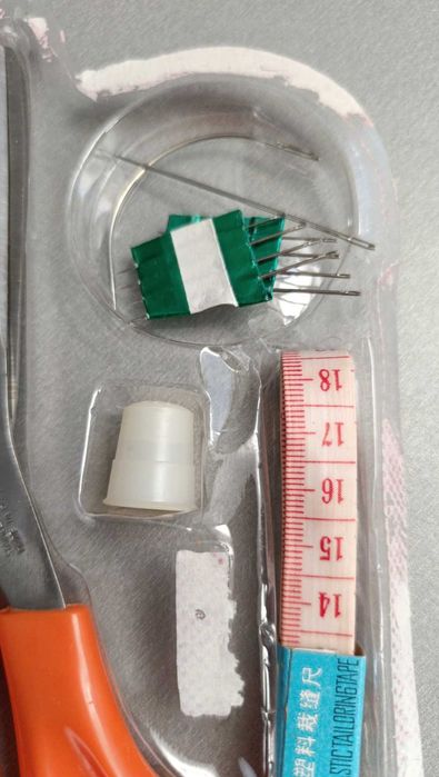 Набор для швеи ножницы, тканевый метр, напальчник, иглы