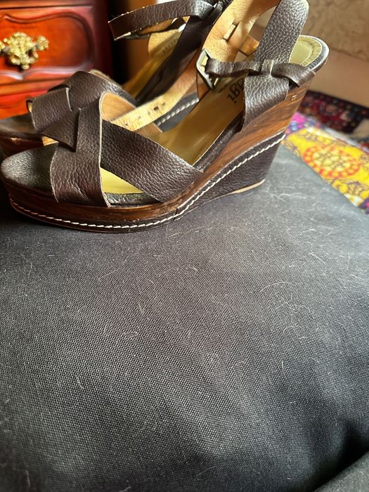 Sandálias Castanhas de cunha 35