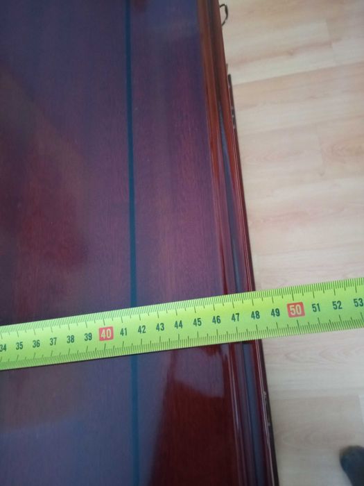 Cômoda clássica de madeira maciça