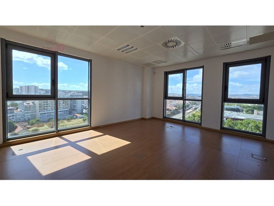 Vende-se escritório no edifício Panoramic, Parque das Nações