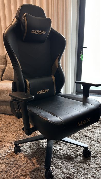 Monitor e cadeira gaming