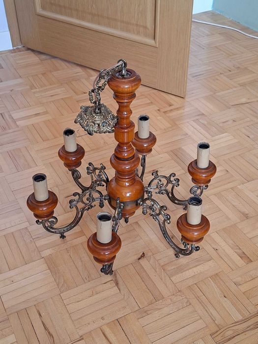 Piękny stary żyrandol