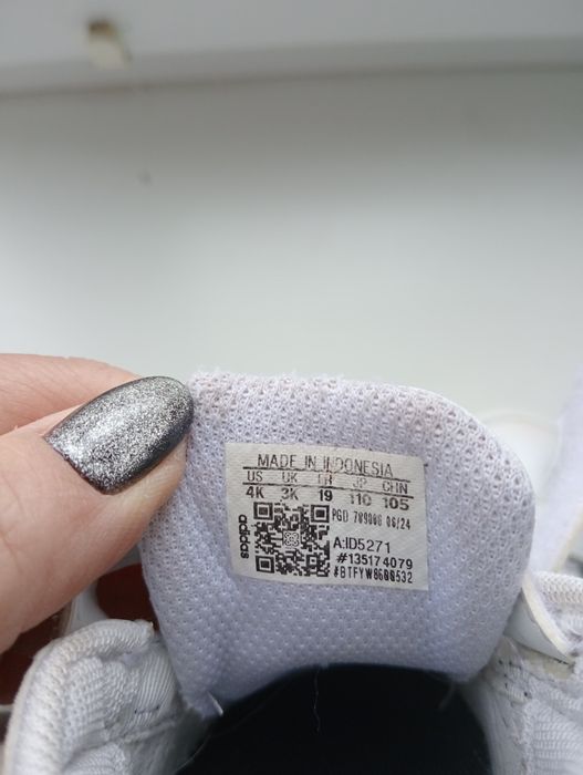 Продам детские кроссовки
