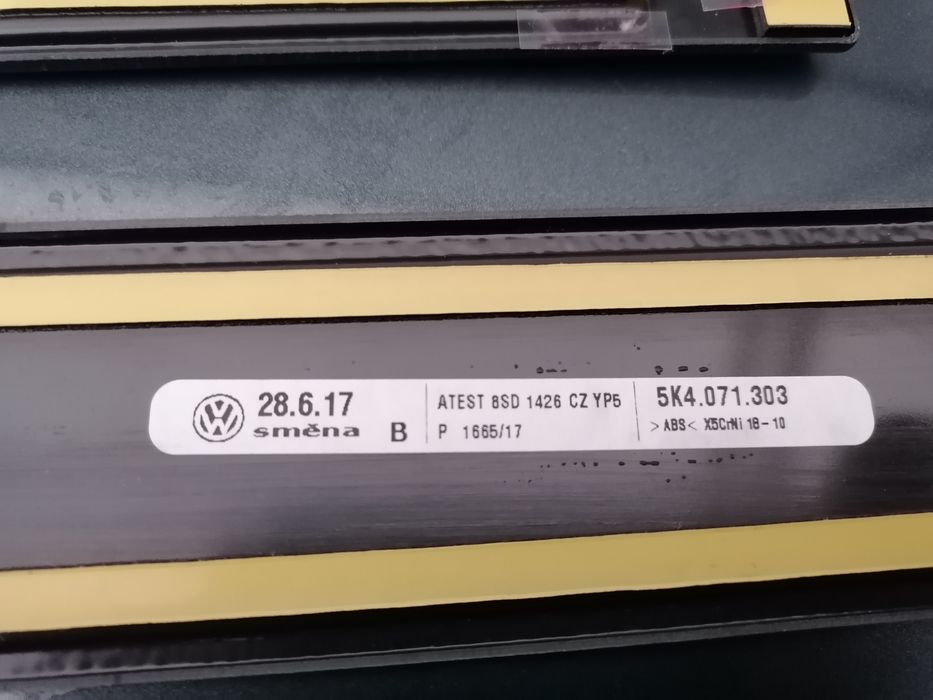VW Golf VI 6 5k 09- listwa nakładka progu dekor ozdoba  prawy prawa