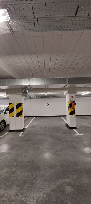 Miejsce w hali garażowej