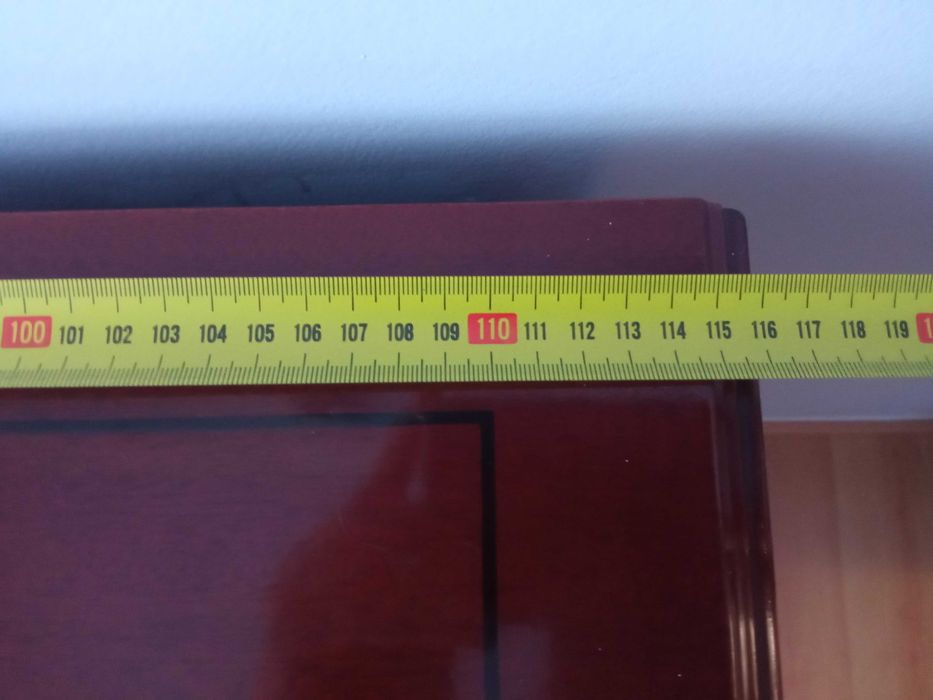 Cômoda clássica de madeira maciça