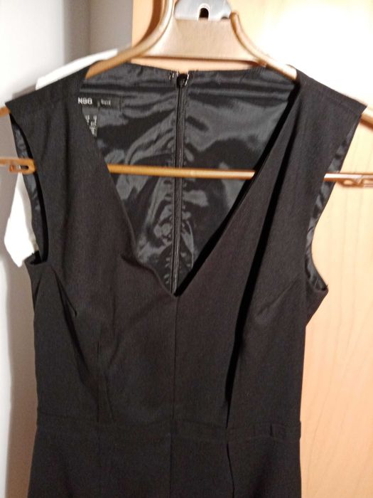 Conjunto de roupa de senhora em muito bom estado.