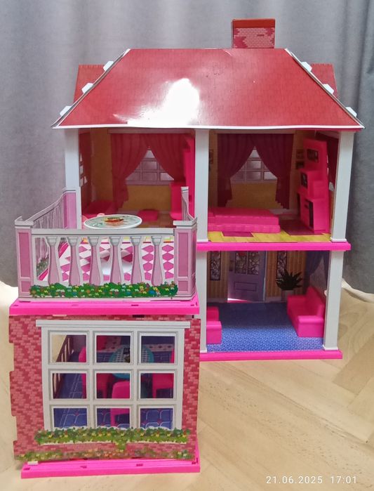 Домик для кукол с мебелью