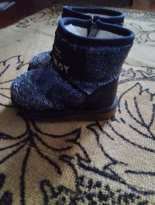 Продам взуття для дівчинки зима