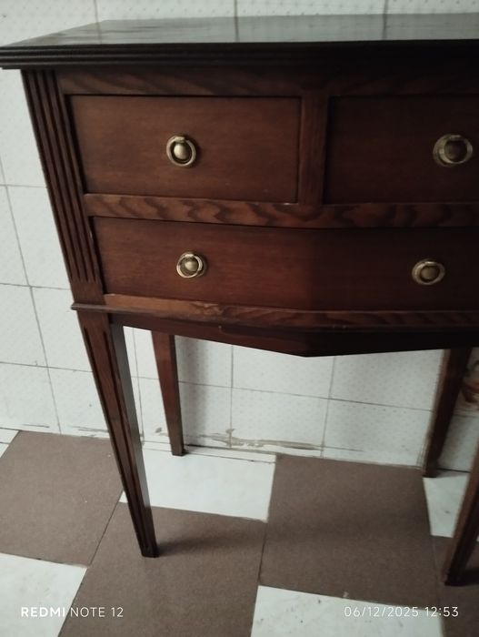 Aparador madeira com 3 gavetas