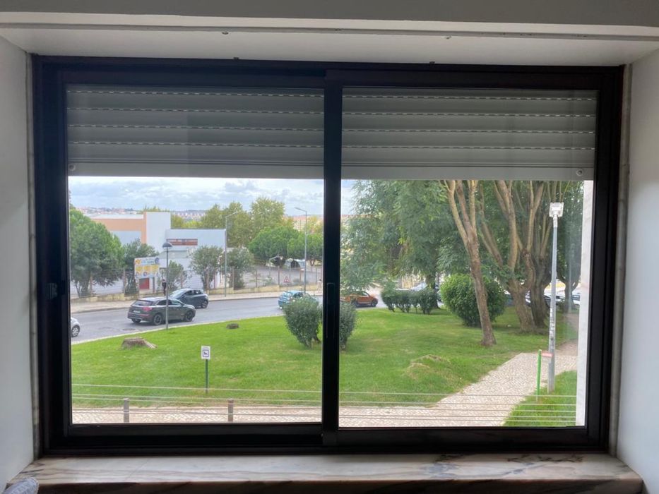 Janelas diversas bordeaux