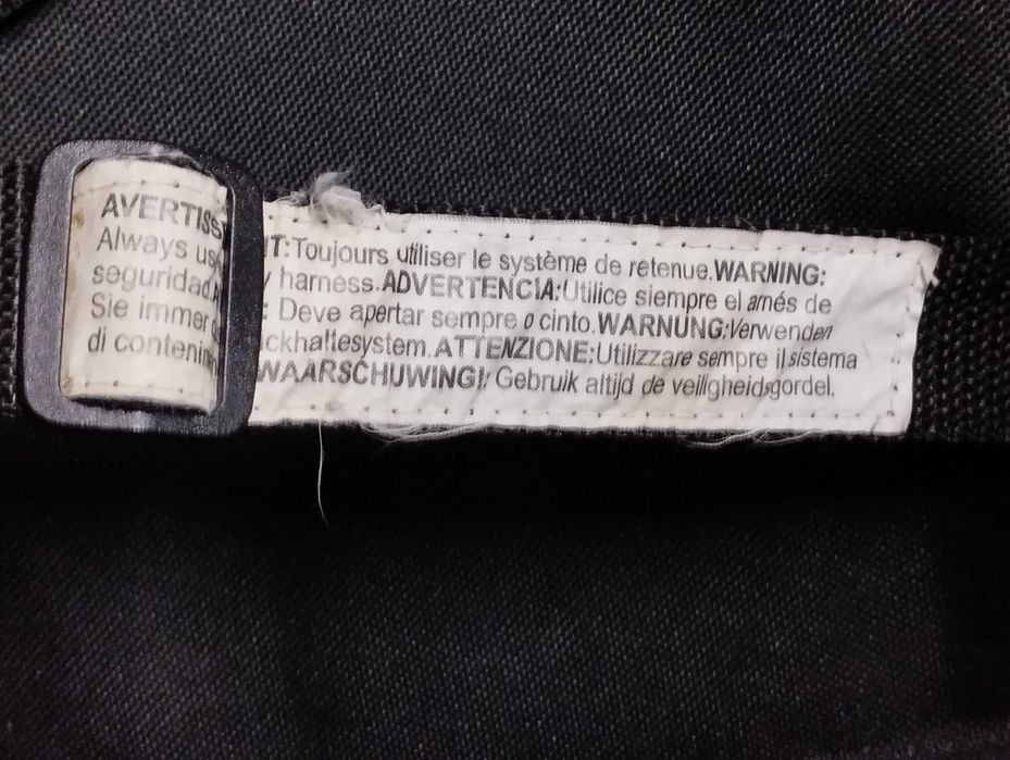 Carrinho de bebé prático e fácil de transportar
