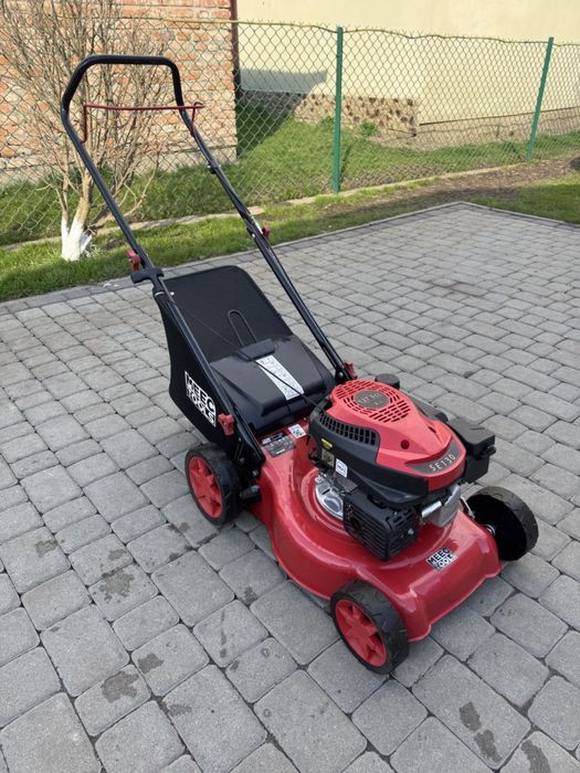 Бензинова газонокосарка  косарка