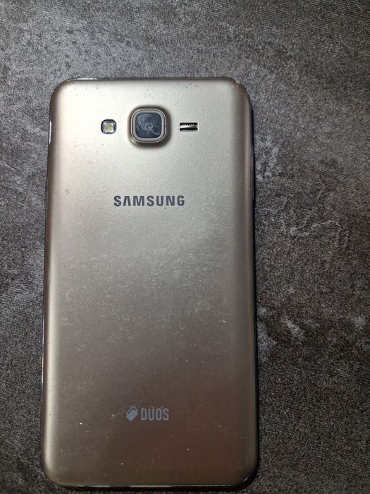 Мобільний телефон Samsung J7
