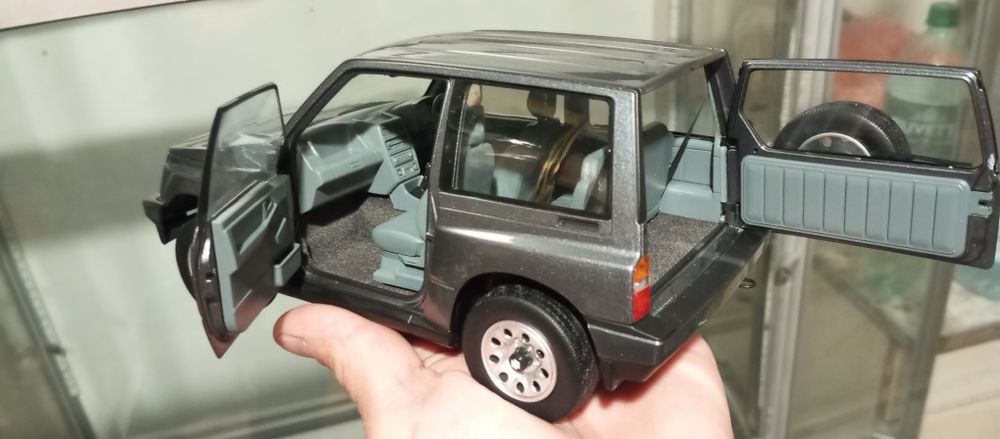 1:18 модель вантажівка Isuzu ,  Mazda cx-7 , Suzuki