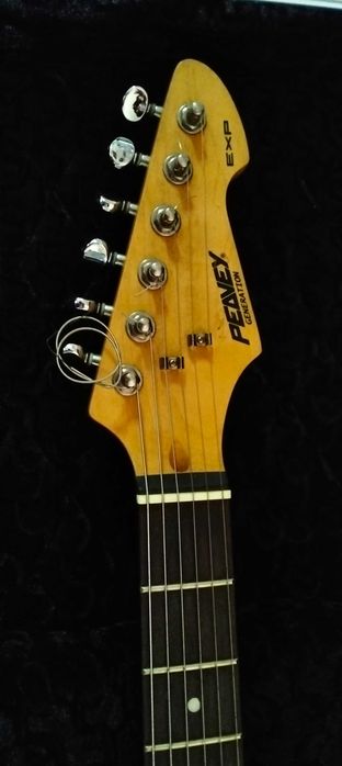 Guitarra eléctrica Peavey EXP com case