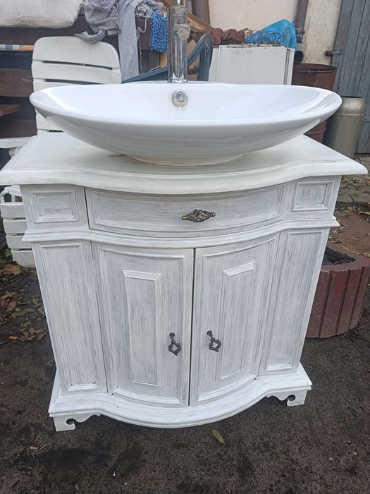 Śliczna szafka,zlew ,wezyki