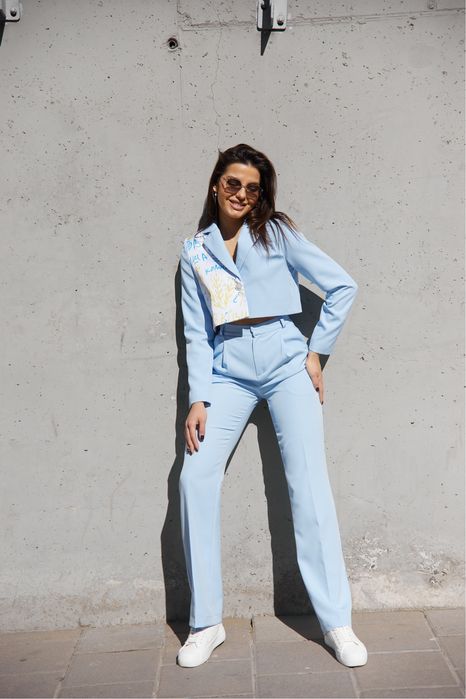 Вкорочений піджак із патріотричним малюнком