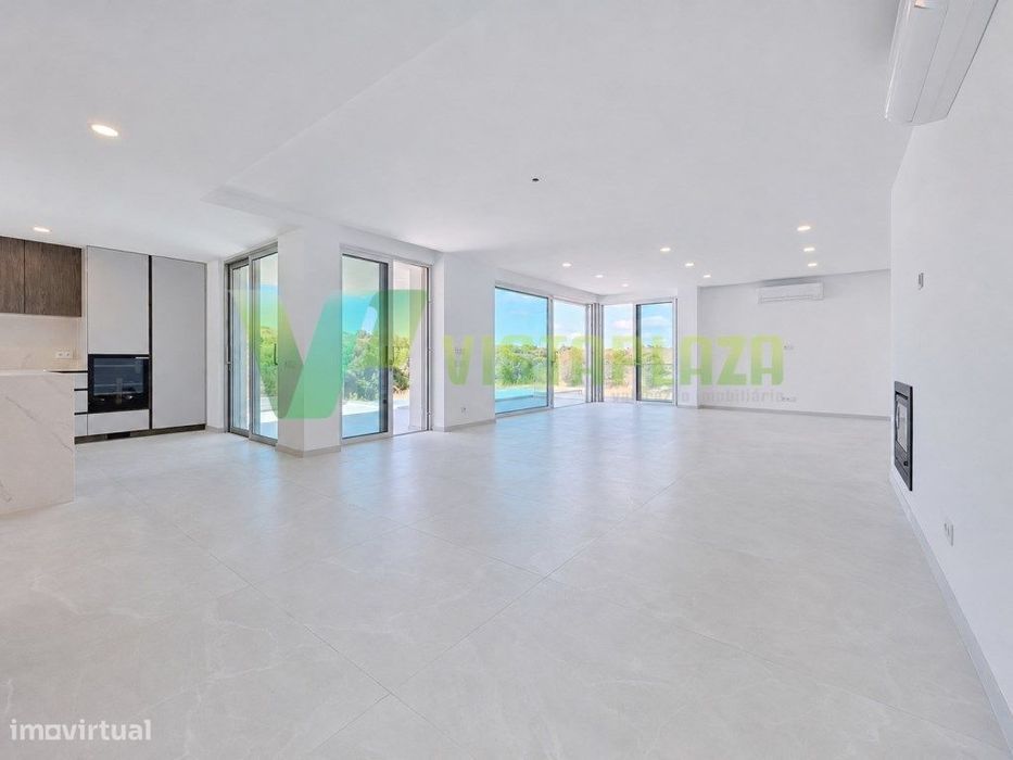 Moradia nova T3 + 1 em Estômbar, com piscina de água salgada, acaba...