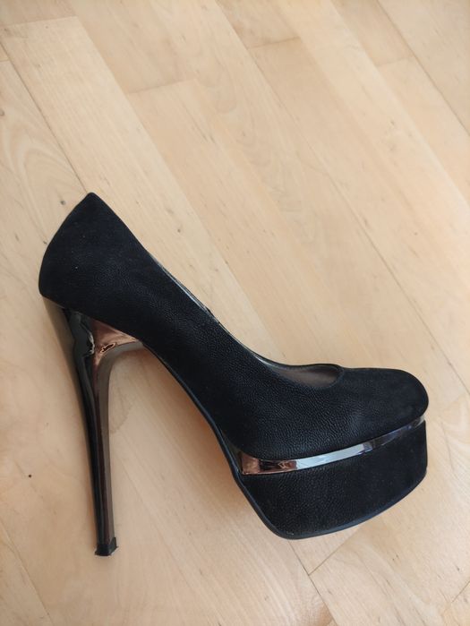 Szpilki piękne czarne na platformie nr 37