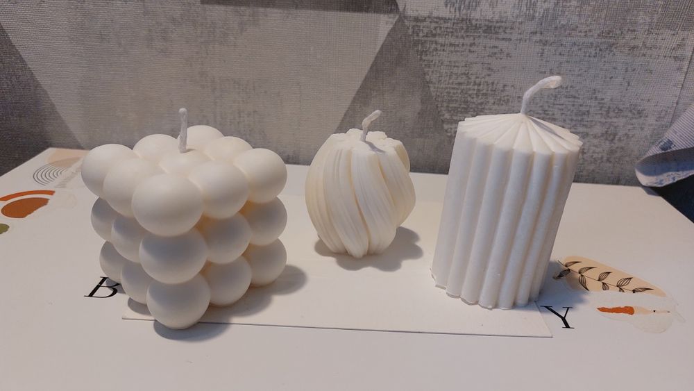 Новорічні іграшки на ялинку