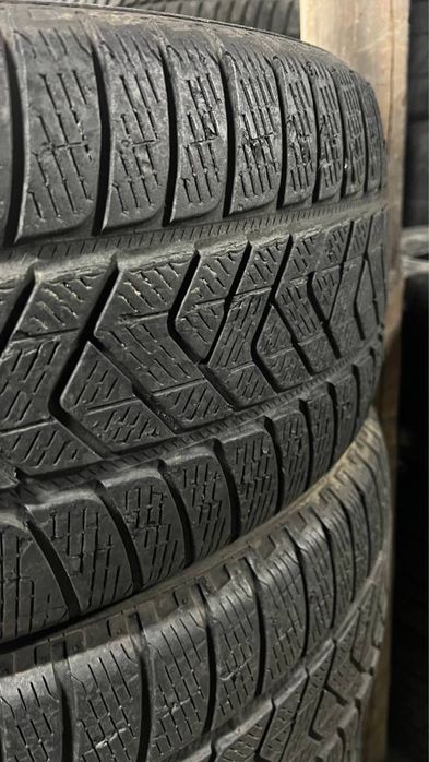 Комплект зимової гуми 255/45/20