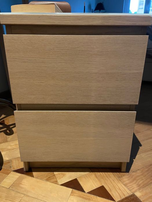 Conjunto cómoda e mesas de cabeceira MALM
