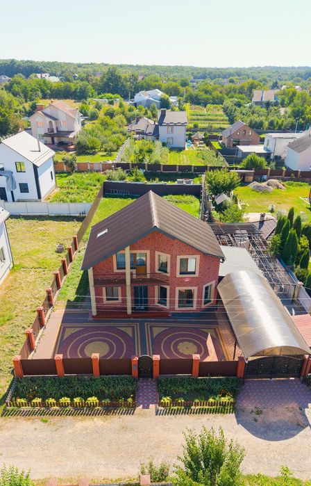 Добротний будинок, де все робилося для себе!