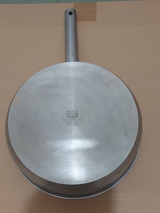 Frigideira inoxidável IKEA 365. Diâmetro 24cm, Altura 7cm.