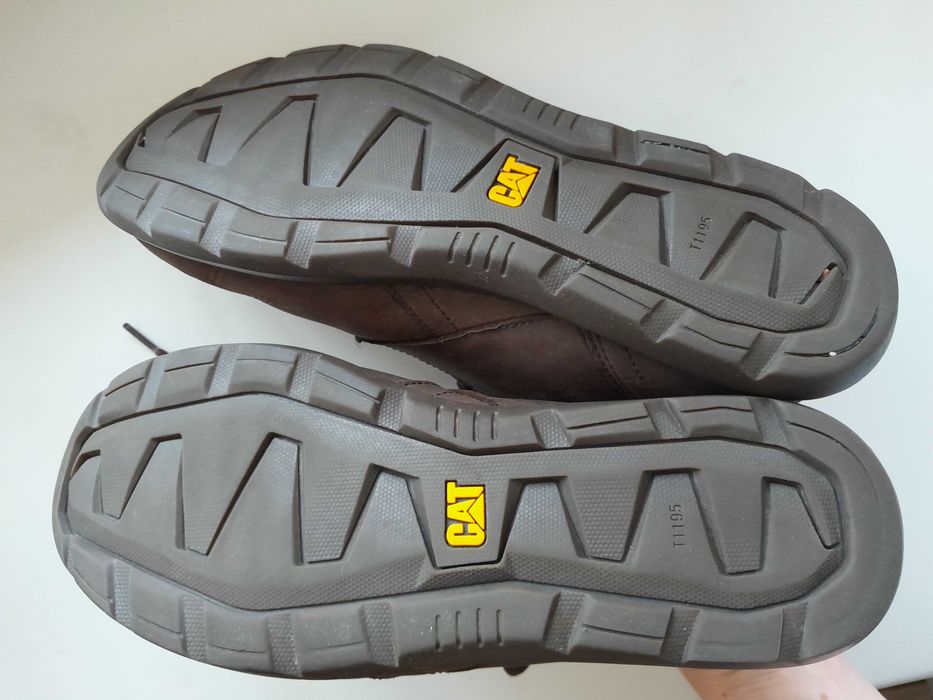 43р. Кожаные туфли caterpillar cloy