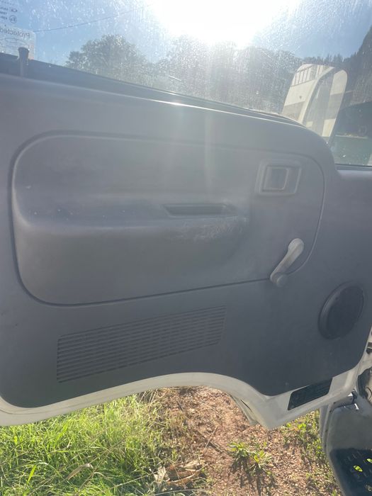 Nissan cabestar com avaria